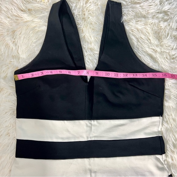 Guess black and white strips size large - Picture 7 of 9